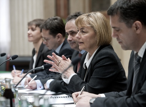 Kroatische Delegation mit Außenministerin der Republik Kroatien Vesna Pusic (2.v.re.)