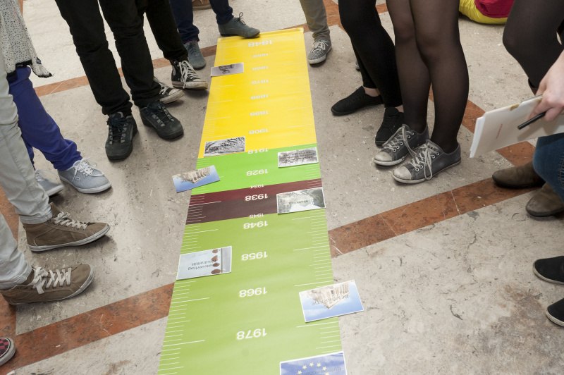 Teilnehmerinnen bei einer Führung durch das Parlamentsgebäude