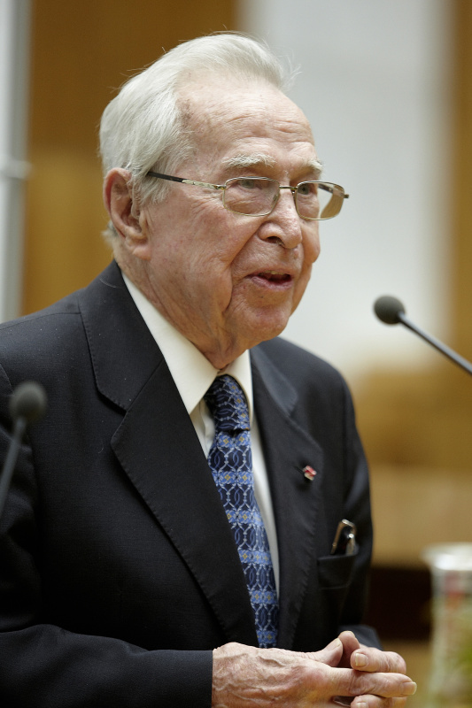 Preisträger Otto Schönherr am Rednerpult