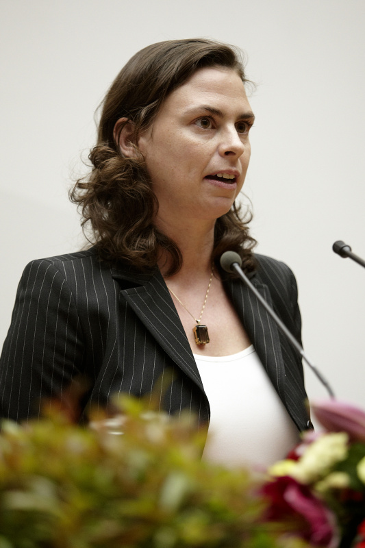 Falter Redakteurin Nina Horaczek am Rednerpult