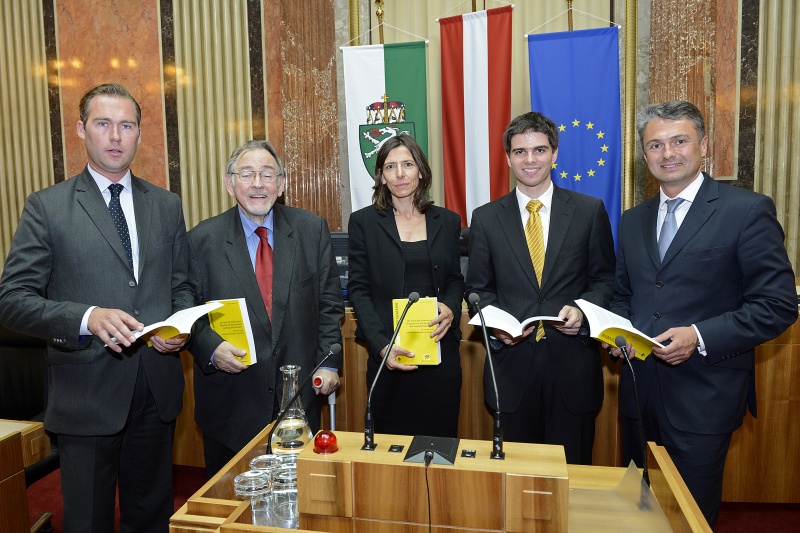 v.li.: Rechtsanwalt Konstantin Köck, Univ.- Prof. Wolfgang Mantl, Rechtsanwältin Helen Pelzmann, Buchautor Martin C. Wittmann und Rechtsanwalt Jörg Zehetner