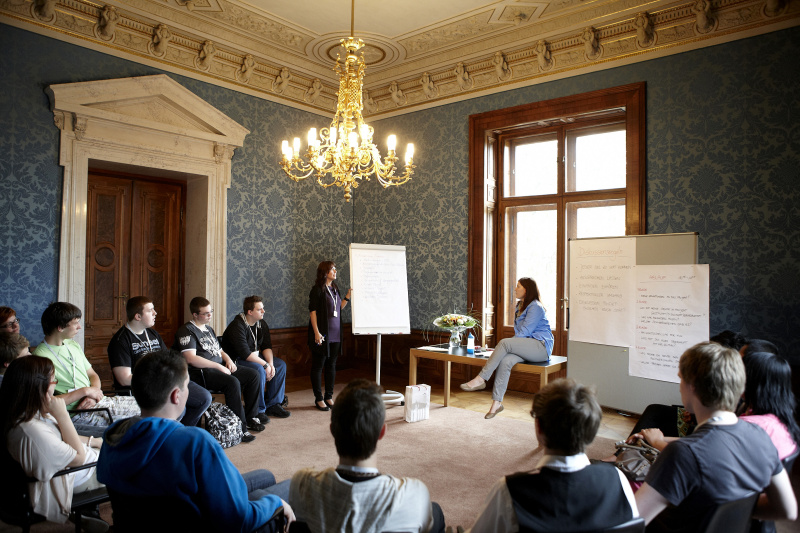 SchülerInnen diskutieren zum Thema