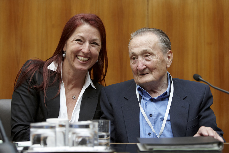 v.li. Hannah Lessing mit Zeitzeuge Friedrich Zawrel