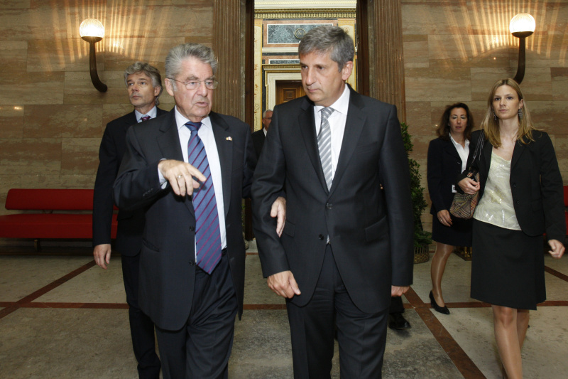 v.li. Bundespräsident Heinz Fischer und Vizekanzler Michael Spindelegger im Gespräch