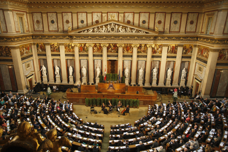 Brigitte Bailer vom Dokumentationsarchiv des österreichischen Widerstandes am Rednerpult