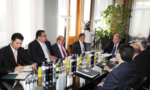 Aussprache. Saudi-arabische Delegation mit dem Zweiten Nationalratspräsidenten Fritz Neugebauer (Mitte)