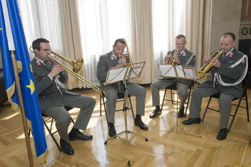 Musikalischen Umrahmung durch die Gardemusik