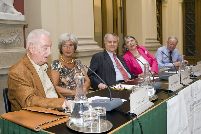 Übersicht Paneldiskussion. vLnR: Bundesminister a.D. Erwin Lanc, Dritte Präsidentin des Nationalrates a.D. Heide Schmidt, Moderator Anton Pelinka, Volksanwältin Terezija Stoisits , Präsident des Nationalrates a.D. Andreas Khol.