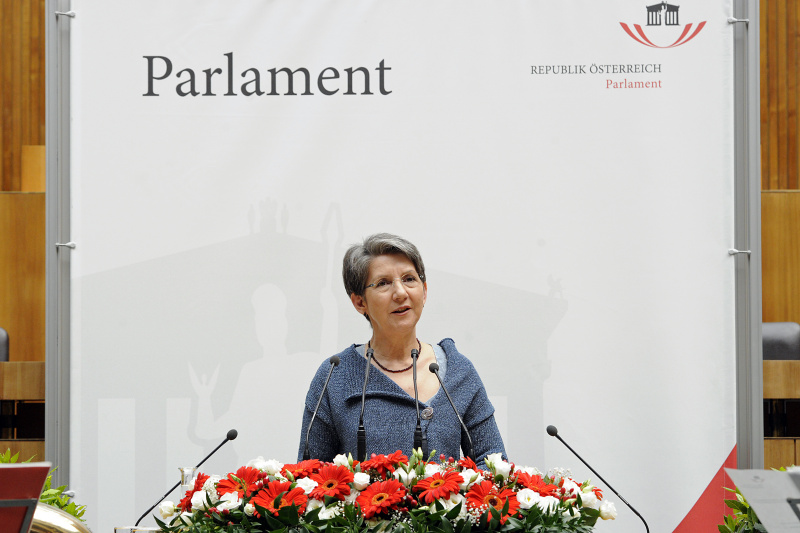 Nationalratspräsidentin Barbara Prammer am Rednerpult