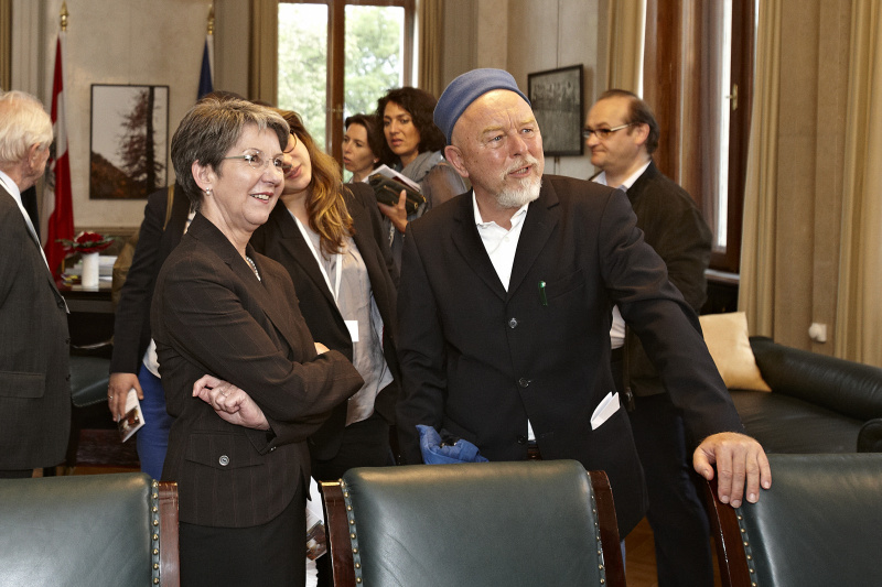 v.li.: Nationalratspräsidentin Barbara Prammer im Gespräch mit Theo Altenberg