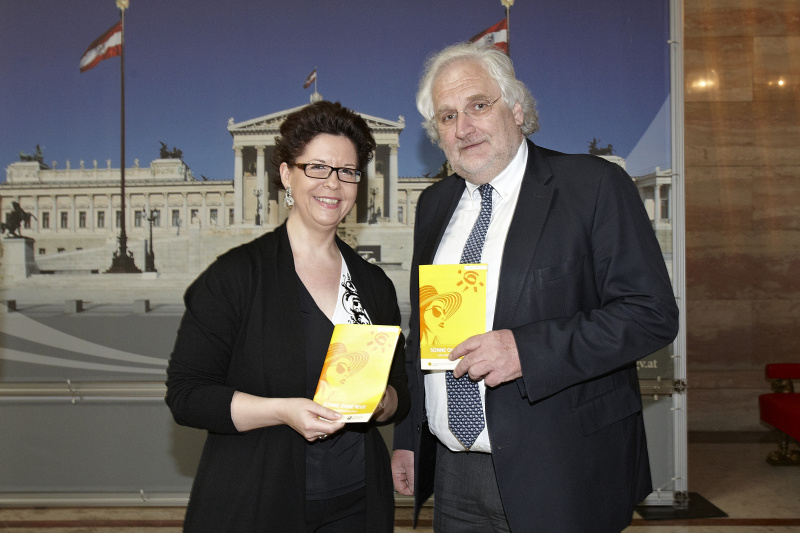 v.li. Nationalratsabgeordente Christine Marek (V) und der Vorstand der Uniklinik für Dermatologie Hubert Pehamberger