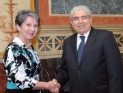 Handschlag zwischen Nationalratspräsidentin Barbara Prammer und dem Präsidenten der Republik Zypern Demetris Christofias