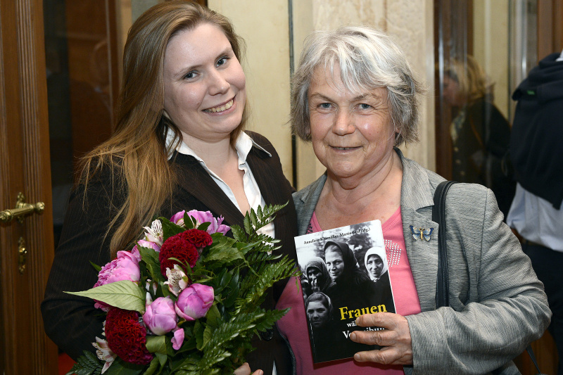 v.li., Referentin Elisabeth Böhm und Veranstaltungsteilnehmerin