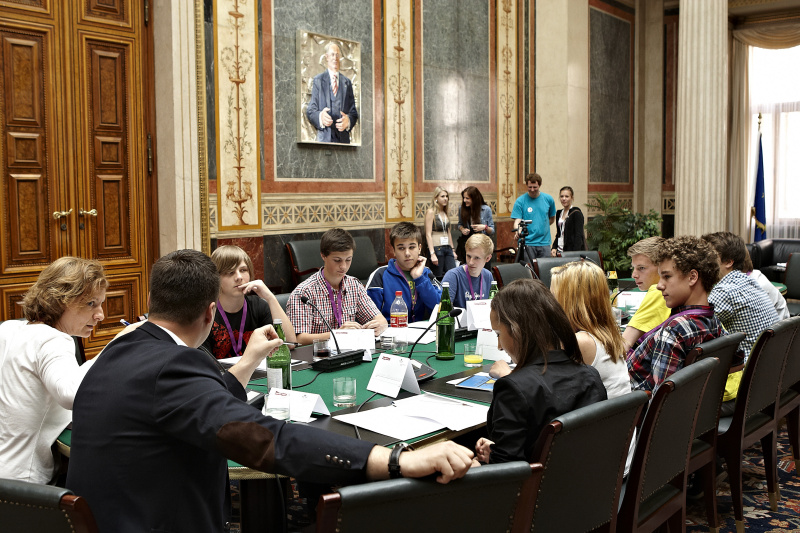 Ausschußtätigkeit  der SchülerInnen während dem Jugendparlament 05/12