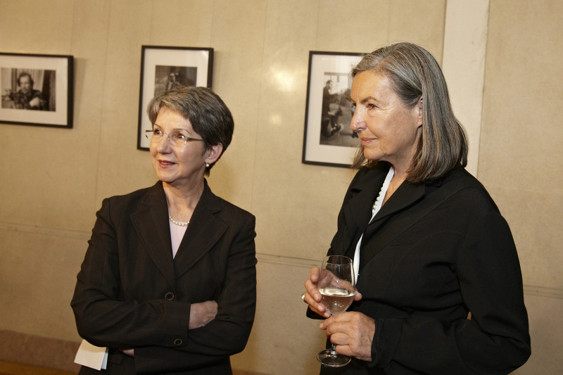 v.links: Nationalratspräsidentin Barbara Prammer im Gespräch mit Elfie Semotan