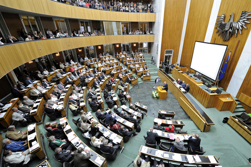 Am Rednerpult Sozialminister Rudolf Hundstorfer
