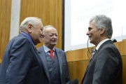 v.li.: Seniorenpräsident Karl Blecha, Seniorenpräsident Andreas Khol und Bundeskanzler Werner Faymann im Gespräch