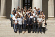 Bundesratspräsident Gregor Hammerl (in der Mitte) mit einer Gruppe MitarbeiterInnen der Landesregierung Steiermark
