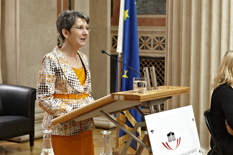 Nationalratspräsidentin Barbara Prammer am Rednerpult