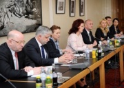 Aussprache. Lettische Delegation mit mit Solvita Aboltina (4.v.li)