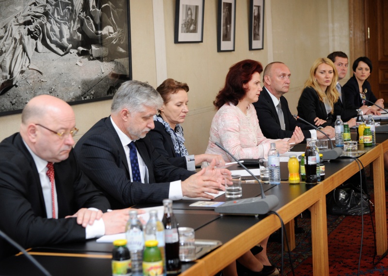 Aussprache. Lettische Delegation mit mit Solvita Aboltina (4.v.li)