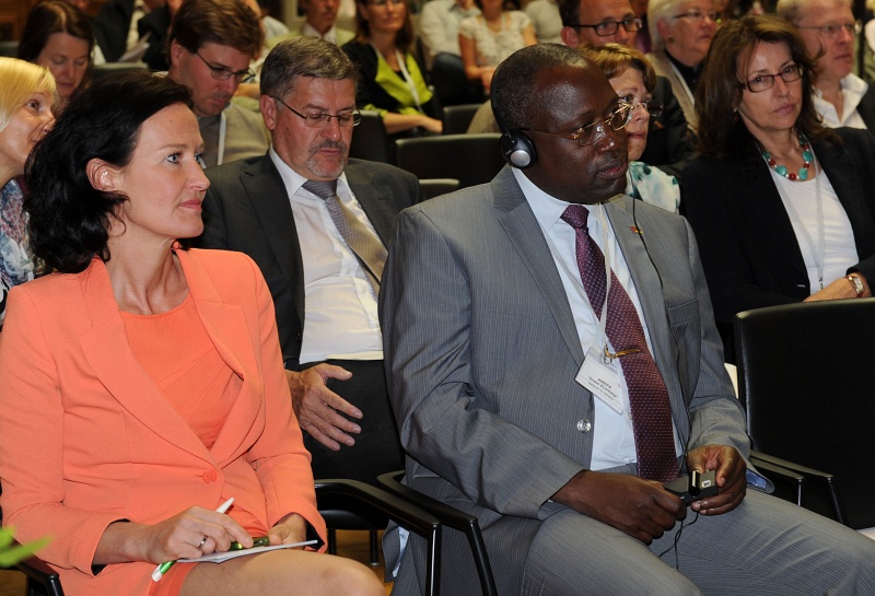 Blick in Richtung VeranstaltungsteilnehmerInnen mit der Klubobfrau der Grünen Eva Glawischnig-Piesczek