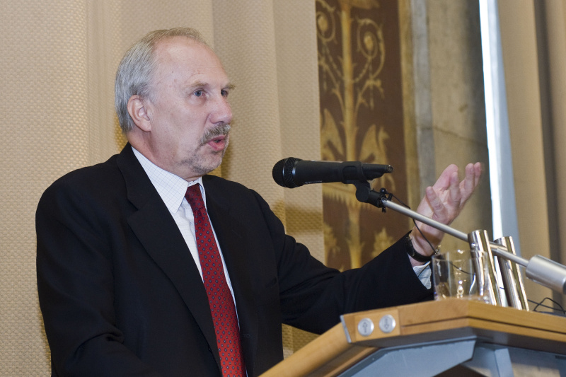 Der Gouverneur der Österreichischen Nationalbank Ewald Nowotny bei seiner Festrede
