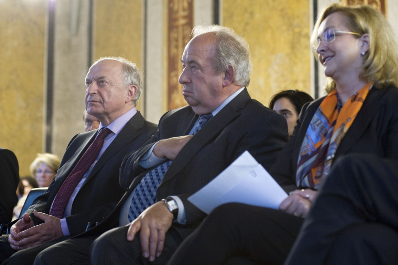 v.li.: Der scheidende Direktor des IHS Bernhard Felderer, der Zweite Nationalratspräsident Fritz Neugebauer und Finanzministerin Maria Theresia Fekter