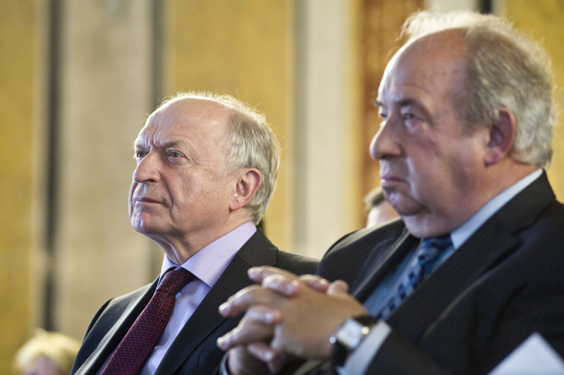 v.li. Der scheidende Direktor des IHS Bernhard Felderer und der zweite Präsident des Nationalrates Fritz Neugebauer