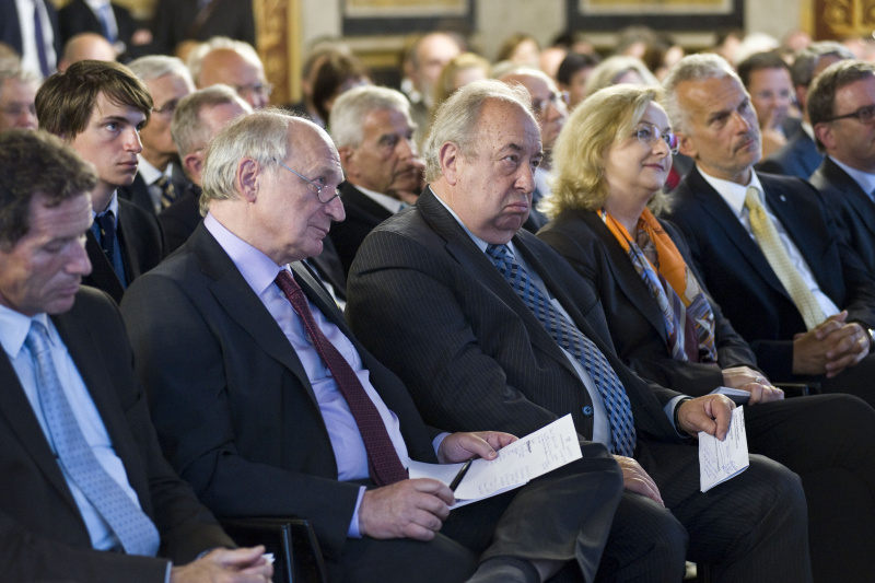 v.li.: Wissenschaftsminister Karlheinz Töchterle, der scheidende Direktor des IHS Bernhard Felderer, Zweiter Nationalratspräsident Fritz Neugebauer, Finanzministerin Maria Theresia Fekter und der Präsident des Rechnungshofes Josef Moser