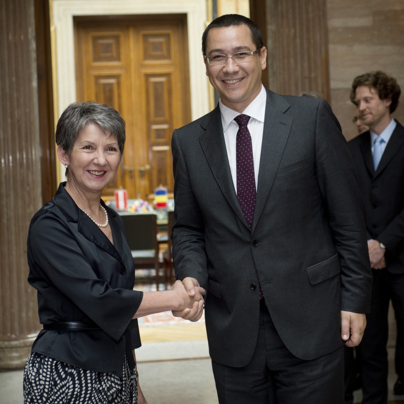 v.li.: Nationalratspräsidentin Barbara Prammer begrüßt den rumänischen Premierminster Victor Ponta