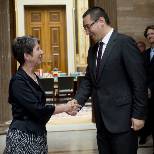 v.li.: Nationalratspräsidentin Barbara Prammer begrüßt den rumänischen Premierminster Victor Ponta