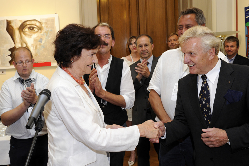 v.li.: die Geschäftsführerin Licht ins Dunkel Christine Tschürtz-Kny und Bundesratspräsident Gregor Hammerl