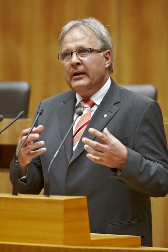 Nationalratsabgeordneter Hermann Gahr (V) am Rednerpult