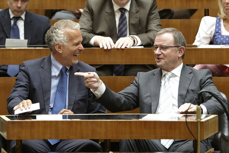 v.li.: Rechnungshofpräsident Josef Moser im Gespräch mit dem Clubchef der ÖVP Karlheinz Kopf