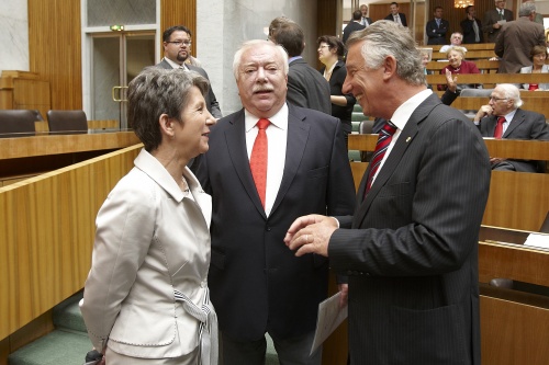 v.li.: Nationalratspräsidentin Barbara Prammer, Bürgermeister Michael Häupl und Bürgermeister Helmut Mödlhammer im Gespräch