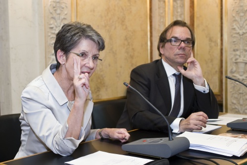Am Podium  v.li.: Nationalratspräsidentin Barbara Prammer und der Präsident des Austrian Bologna Chapter Karl Krammer