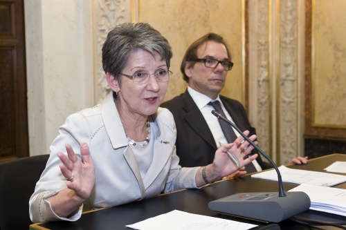 Am Podium  v.li.: Nationalratspräsidentin Barbara Prammer und der Präsident des Austrian Bologna Chapter Karl Krammer