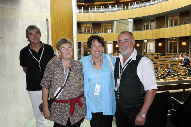 VeranstaltungsteilnehmerInnen während der Führung durch das Parlamentsgebäude