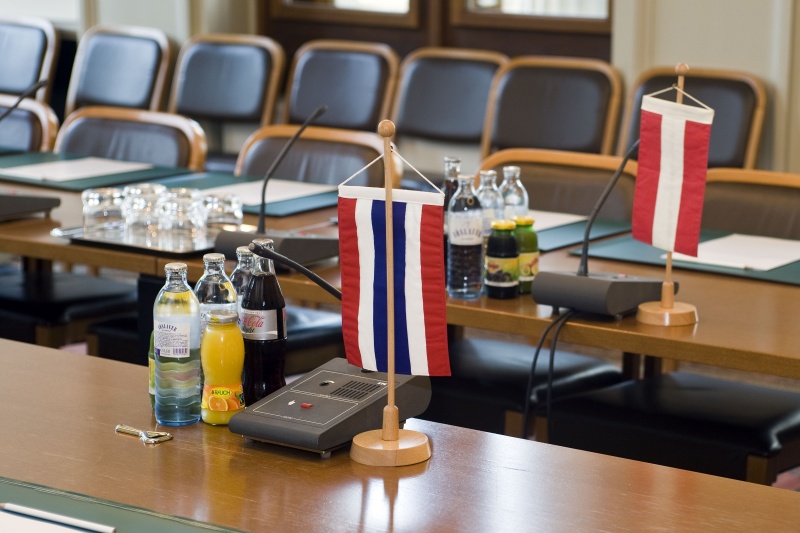 Flaggen von Thailand und Österreich
