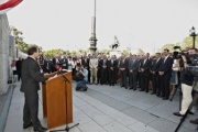 Bundesratspräsident Georg Keuschnigg bei seiner Ansprache vor dem Parlament