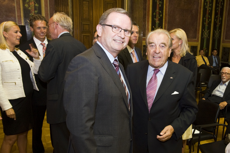 v.li.: ÖVP-Klubobmann Karlheinz Kopf und der Zweite Präsident des Nationalrates a.D. Robert Lichal im Gespräch