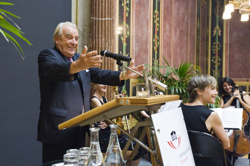 Der Zweite Präsident des Nationalrates a.D. Robert Lichal bei seiner Ansprache