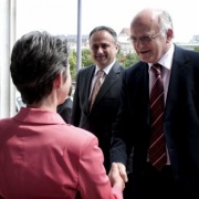 Nationalratspräsidentin Barbara Prammer begrüßt den Ersten Vizepräsidenten des kroatischen Parlaments Josip Leko