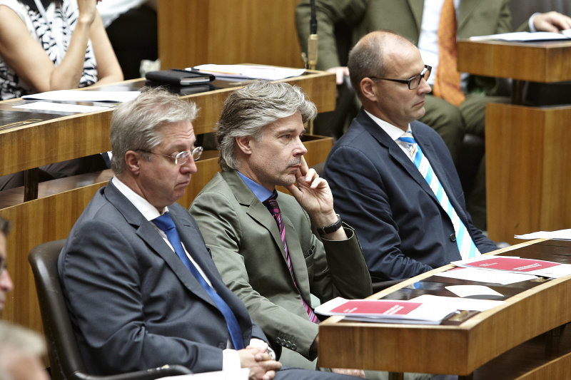 v.li.: Nationalratsabgeordneter Werner Herbert (F), Parlamentsdirektor Harald Dossi und Nationalratsabgeordneter Harald Stefan (F)