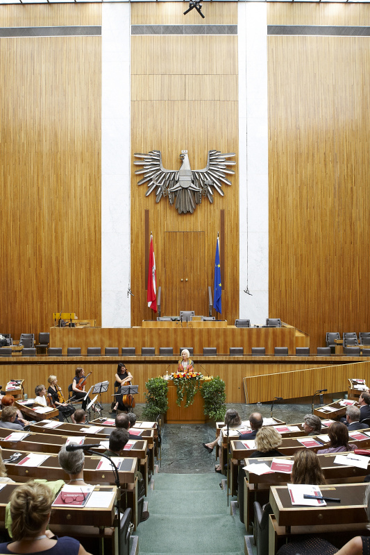Volksanwältin Gertrude Brinek am Rednerpult