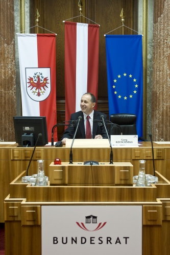 Bundesratspräsident Georg Keuschnigg am Präsidium