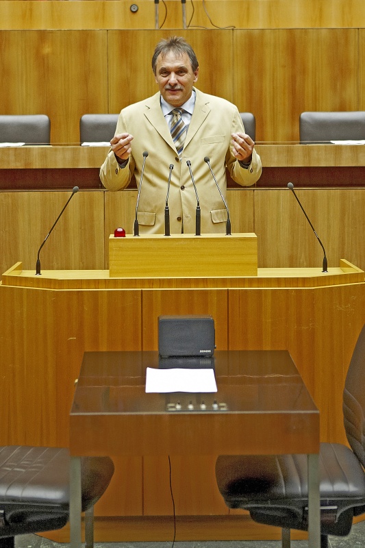 Franz Windisch, Nationalratsabgeordneter der ÖVP, am Rednerpult