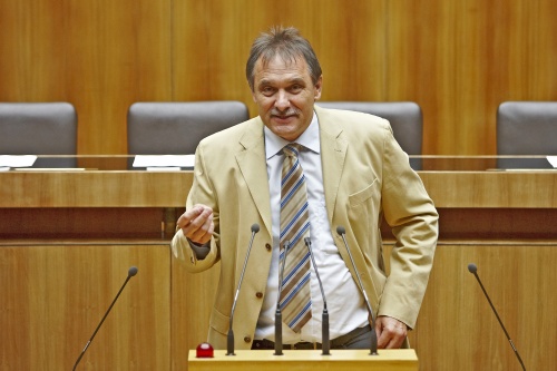 Franz Windisch, Nationalratsabgeordneter der ÖVP, am Rednerpult