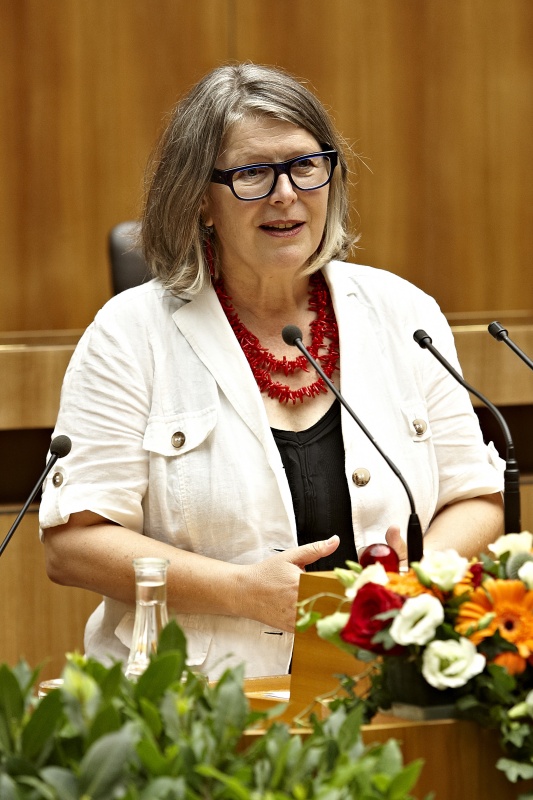 Volksanwältin Terezija Stoisits am Rednerpult